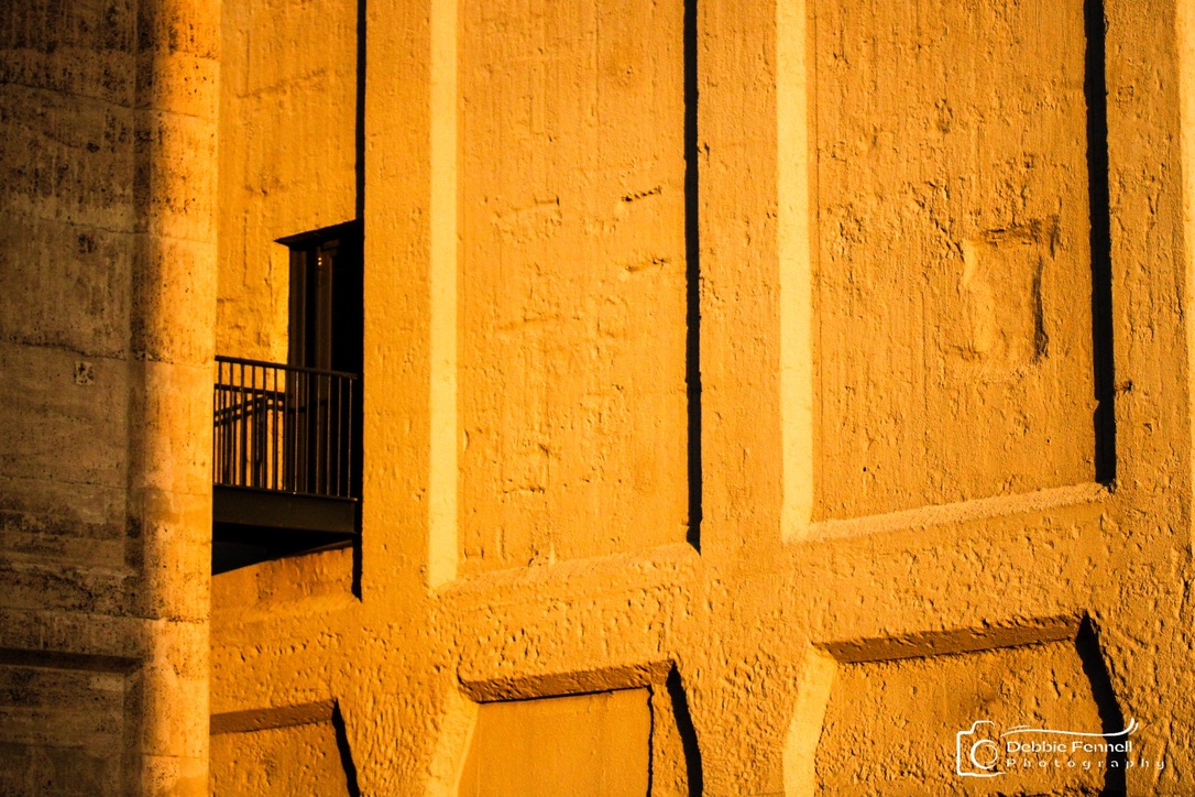 Light reveals texture